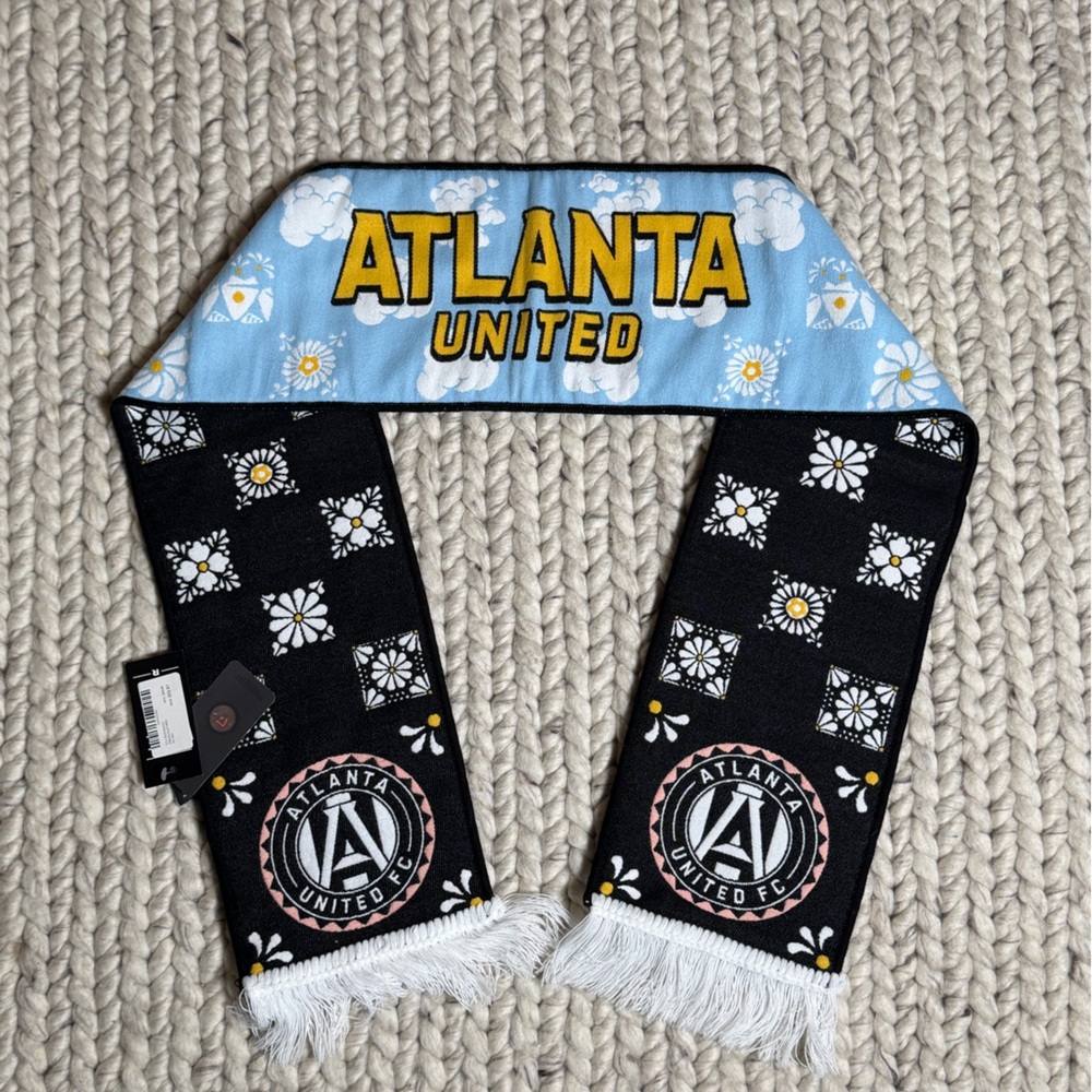 ATLANTA UNITED-Scarf - Black & Sky Blue Floral-Hispanic Heritage Scarf